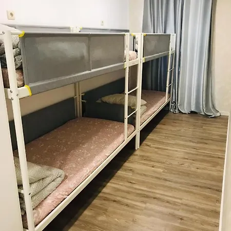 Hostel Majestic *